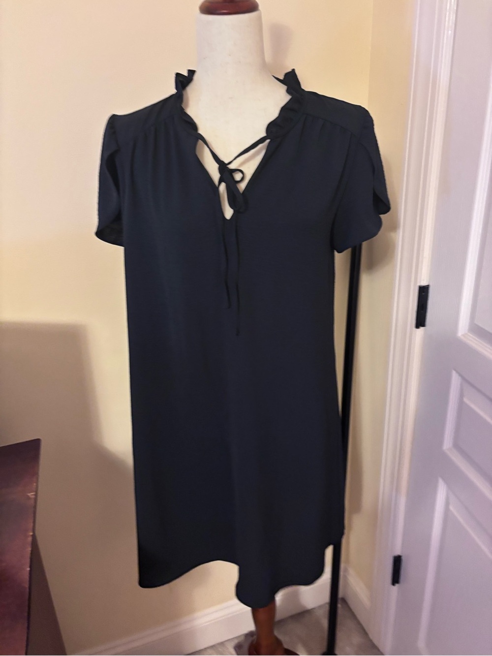 Women's Navy Ruffled Tie-Neck Shift Dress